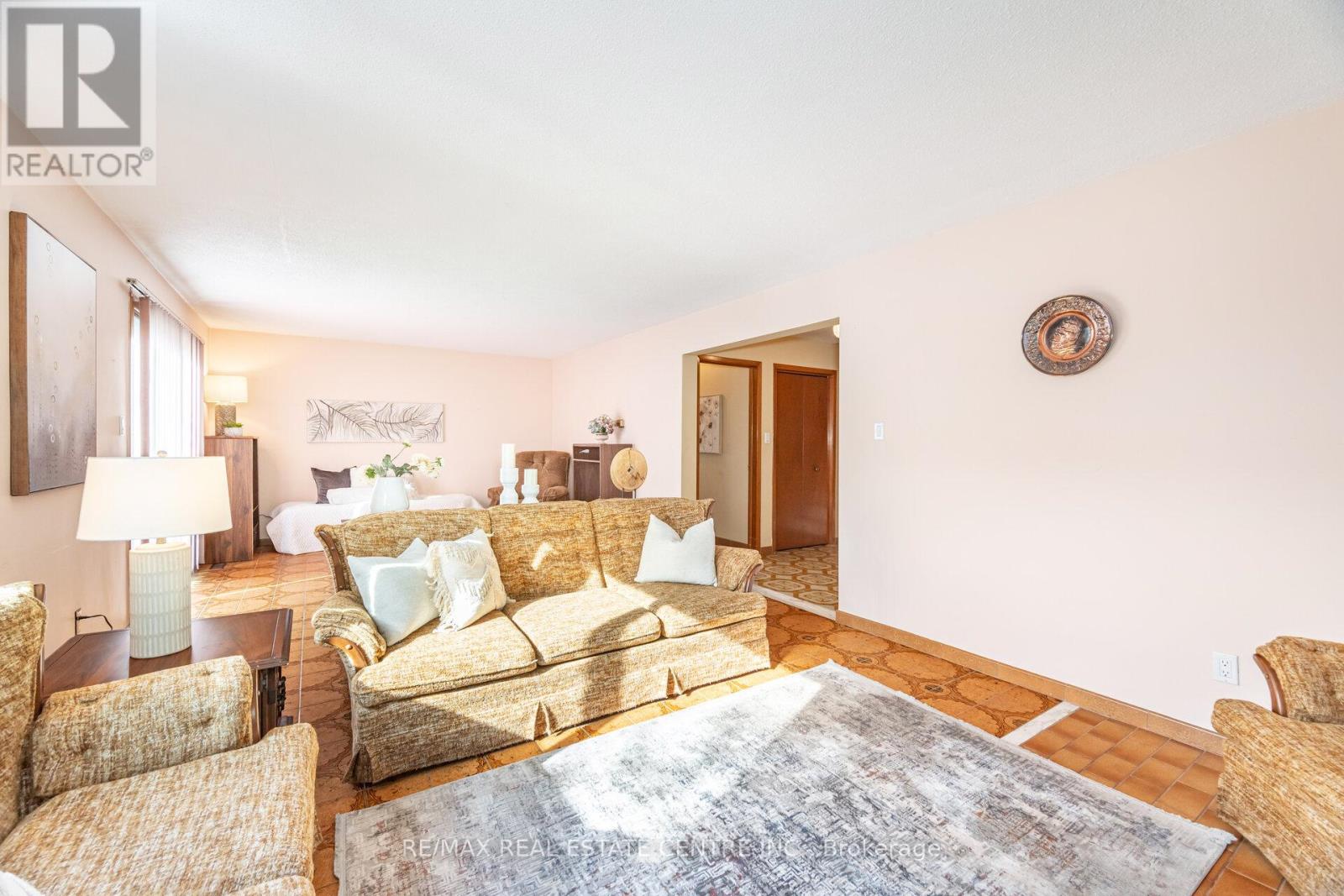 2108 Islington Avenue, Toronto, Ontario  M9P 3N9 - Photo 31 - W12443724