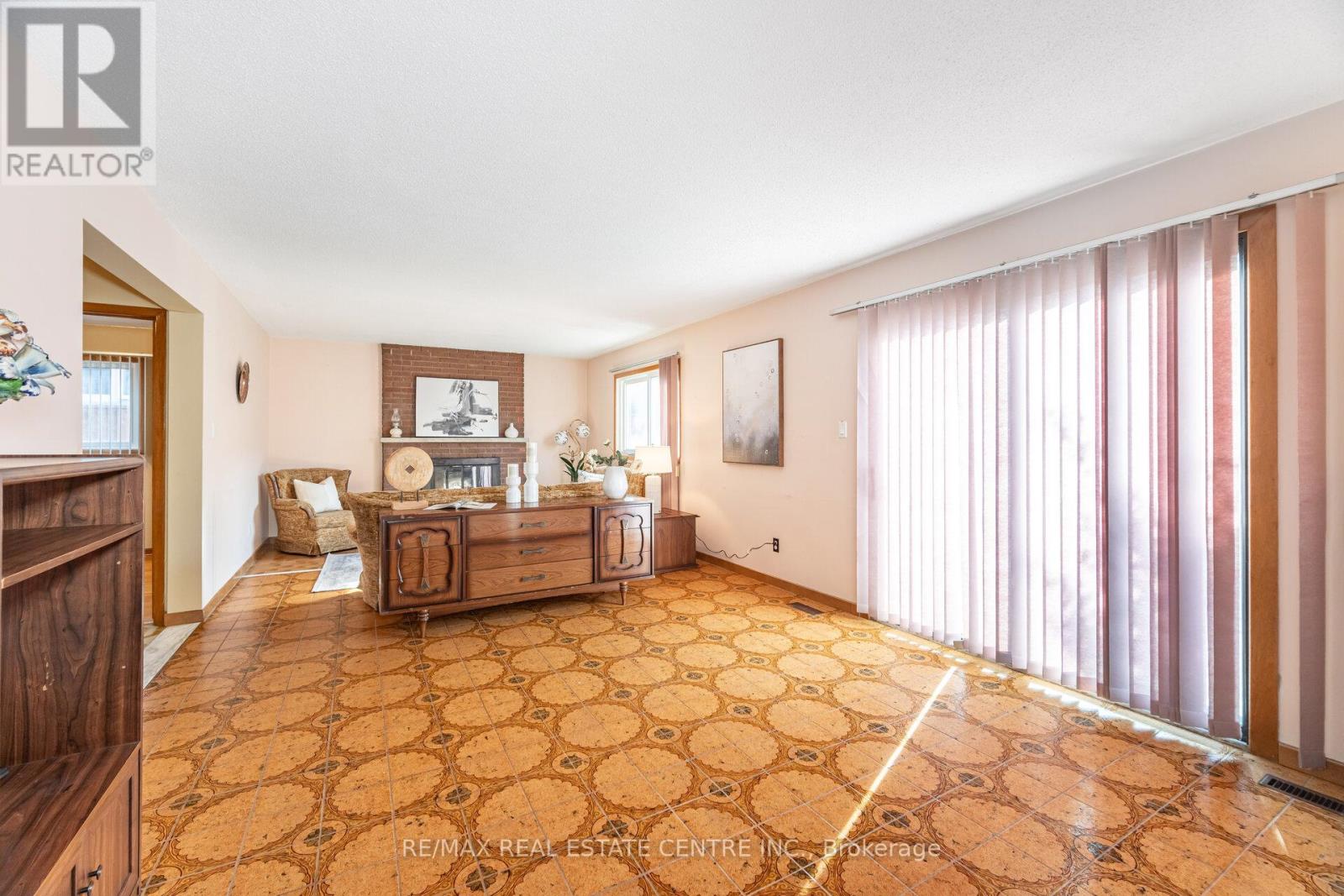 2108 Islington Avenue, Toronto, Ontario  M9P 3N9 - Photo 32 - W12443724