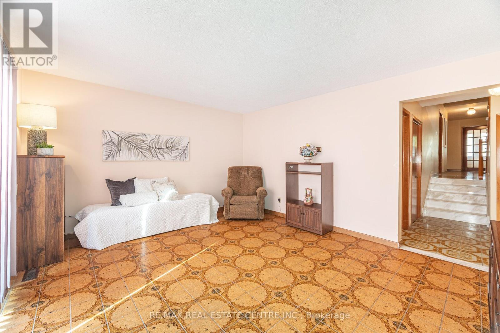 2108 Islington Avenue, Toronto, Ontario  M9P 3N9 - Photo 33 - W12443724