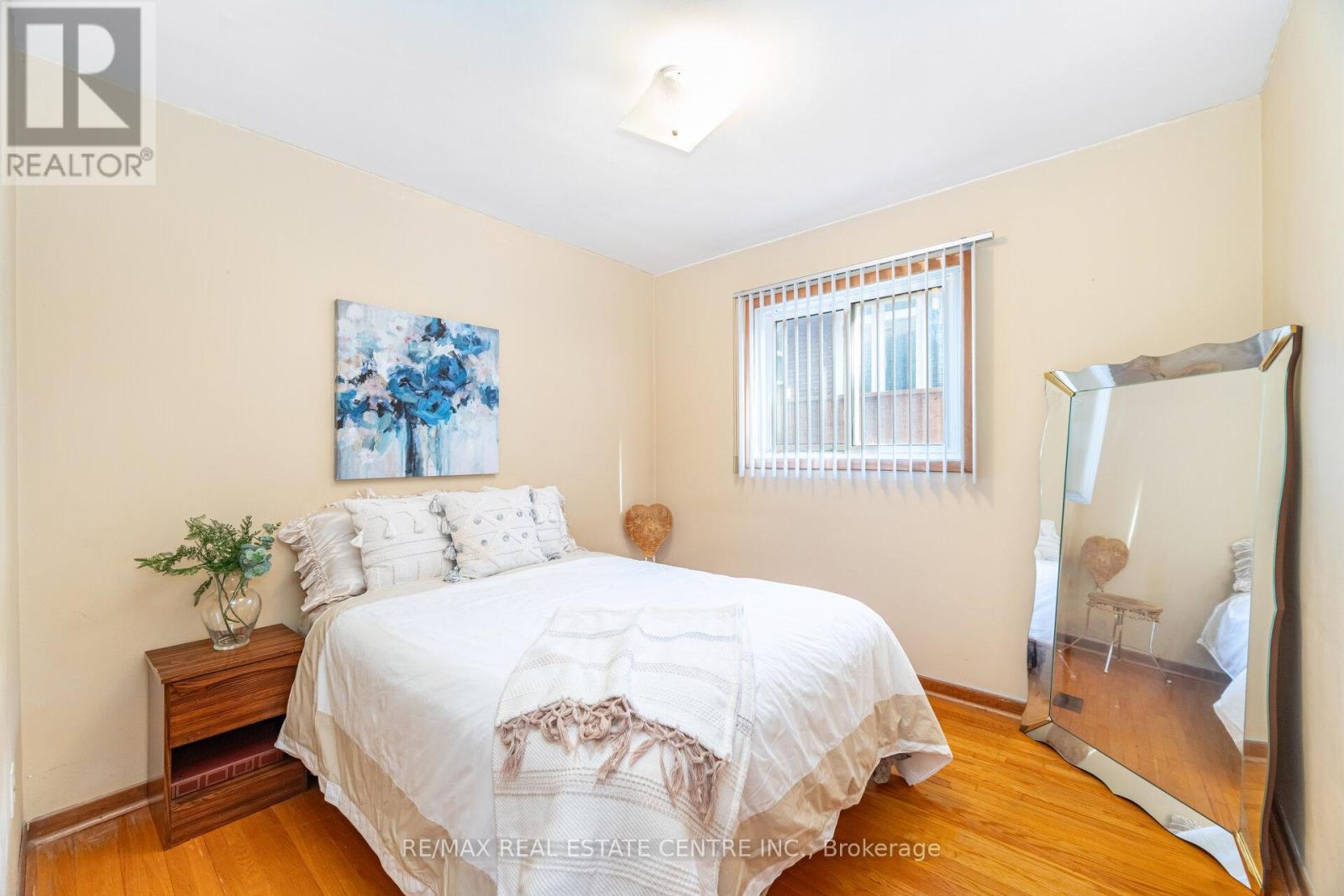 2108 Islington Avenue, Toronto, Ontario  M9P 3N9 - Photo 34 - W12443724