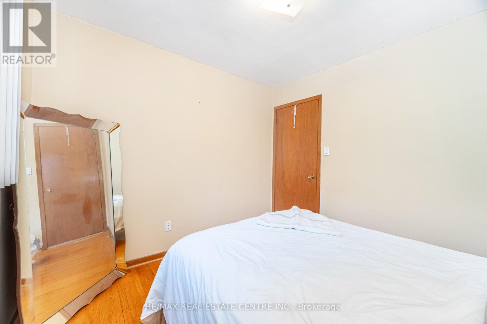 2108 Islington Avenue, Toronto, Ontario  M9P 3N9 - Photo 35 - W12443724