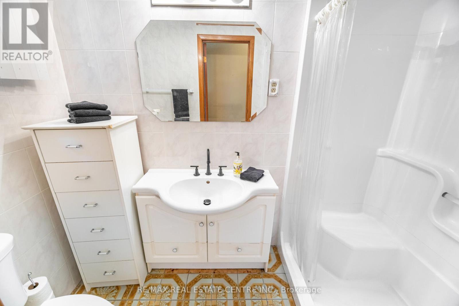 2108 Islington Avenue, Toronto, Ontario  M9P 3N9 - Photo 36 - W12443724
