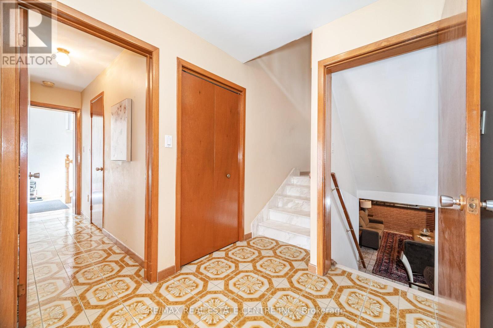 2108 Islington Avenue, Toronto, Ontario  M9P 3N9 - Photo 37 - W12443724