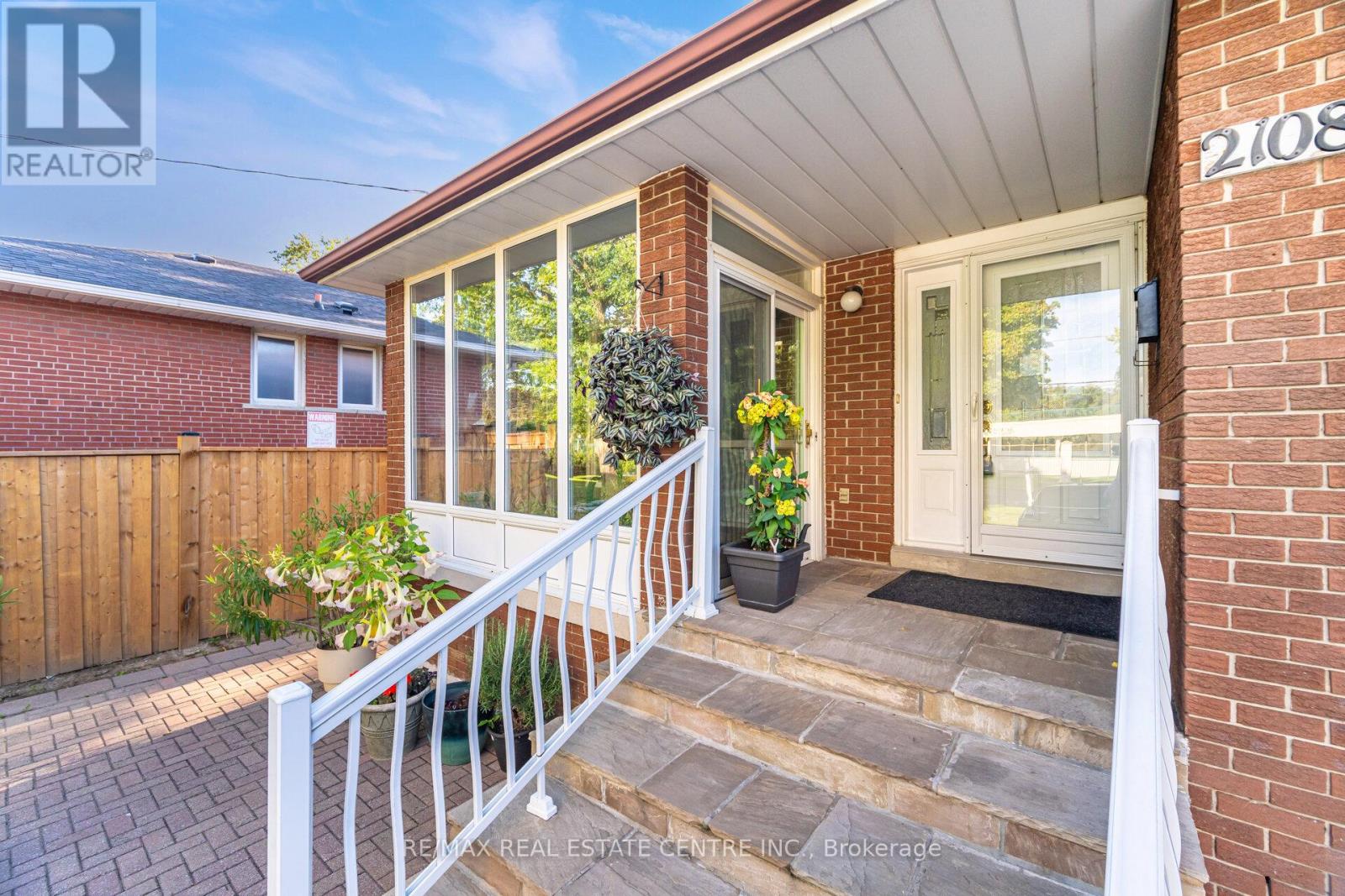 2108 Islington Avenue, Toronto, Ontario  M9P 3N9 - Photo 4 - W12443724
