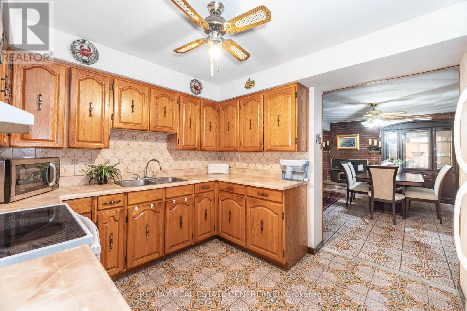 2108 Islington Avenue, Toronto, Ontario  M9P 3N9 - Photo 43 - W12443724