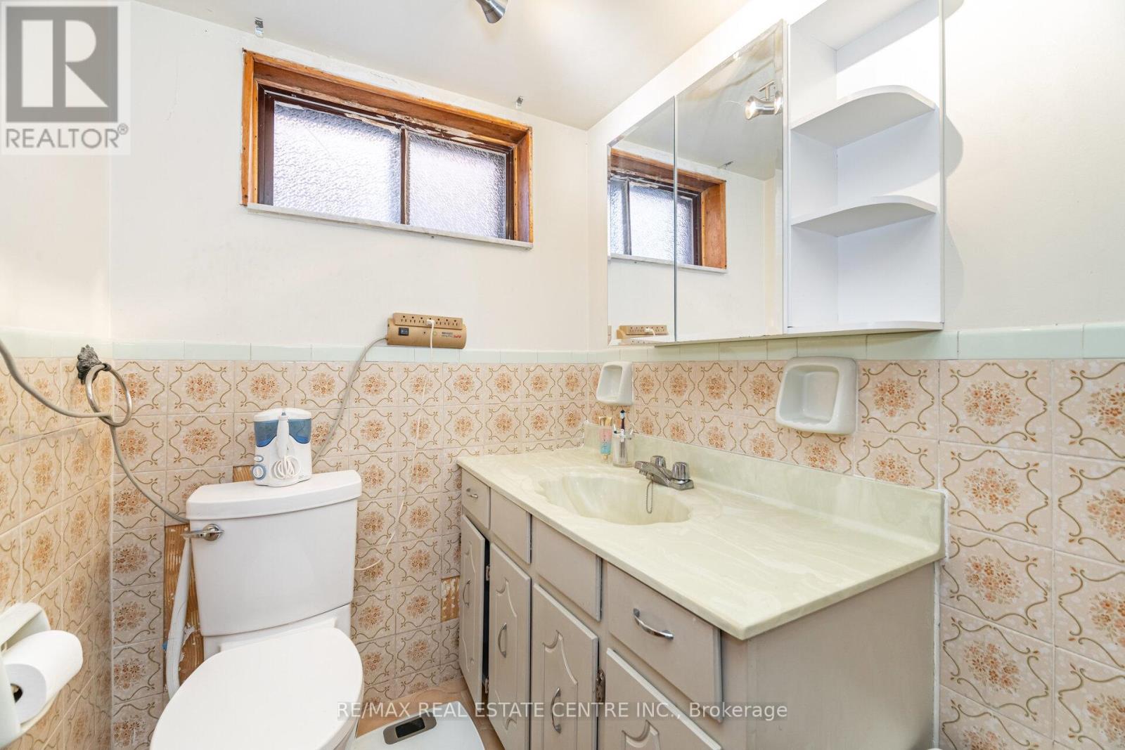 2108 Islington Avenue, Toronto, Ontario  M9P 3N9 - Photo 46 - W12443724