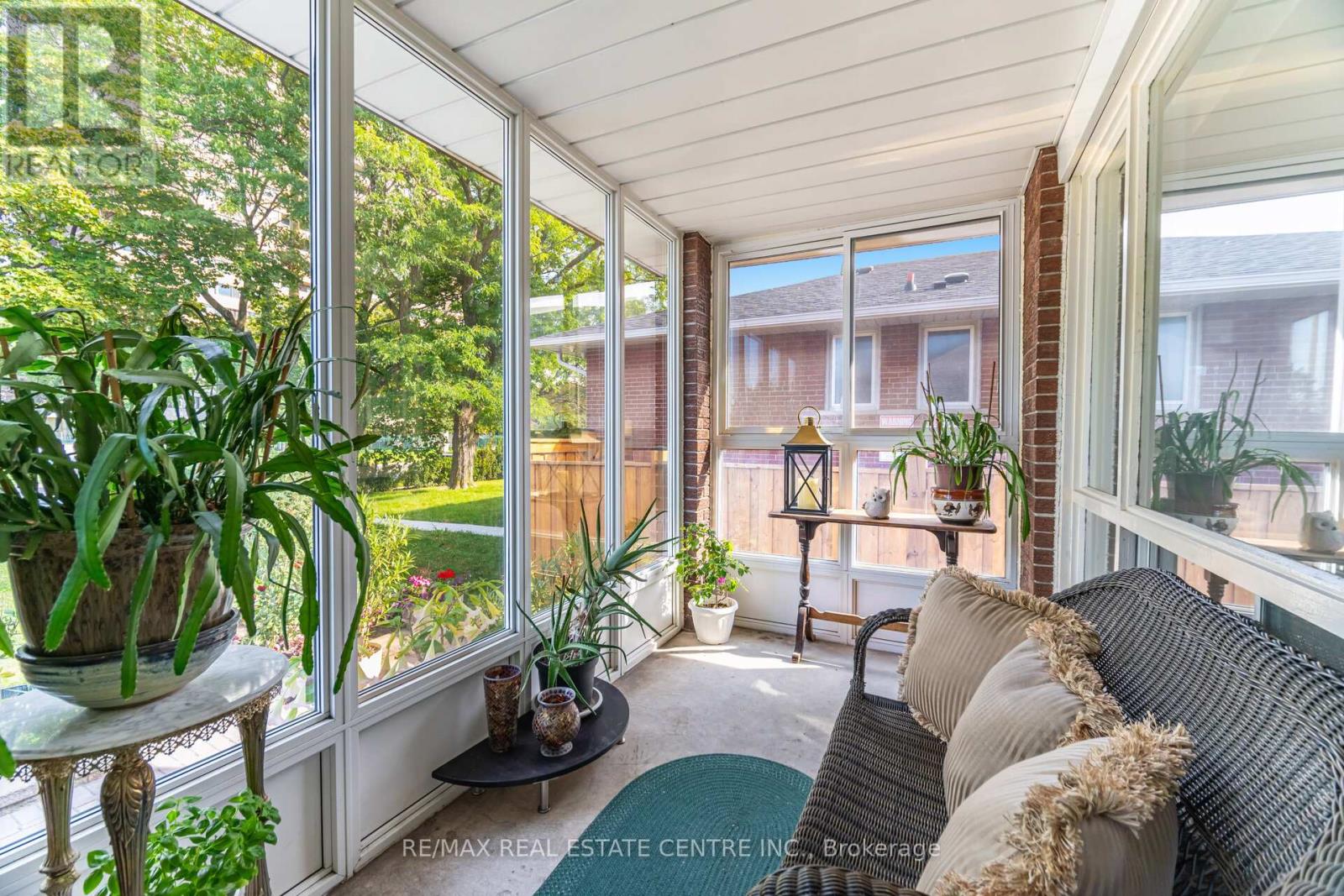 2108 Islington Avenue, Toronto, Ontario  M9P 3N9 - Photo 5 - W12443724