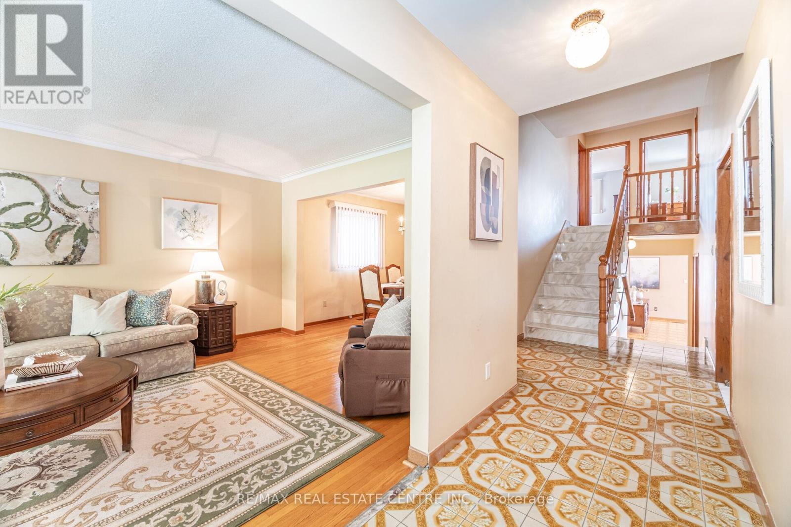 2108 Islington Avenue, Toronto, Ontario  M9P 3N9 - Photo 7 - W12443724