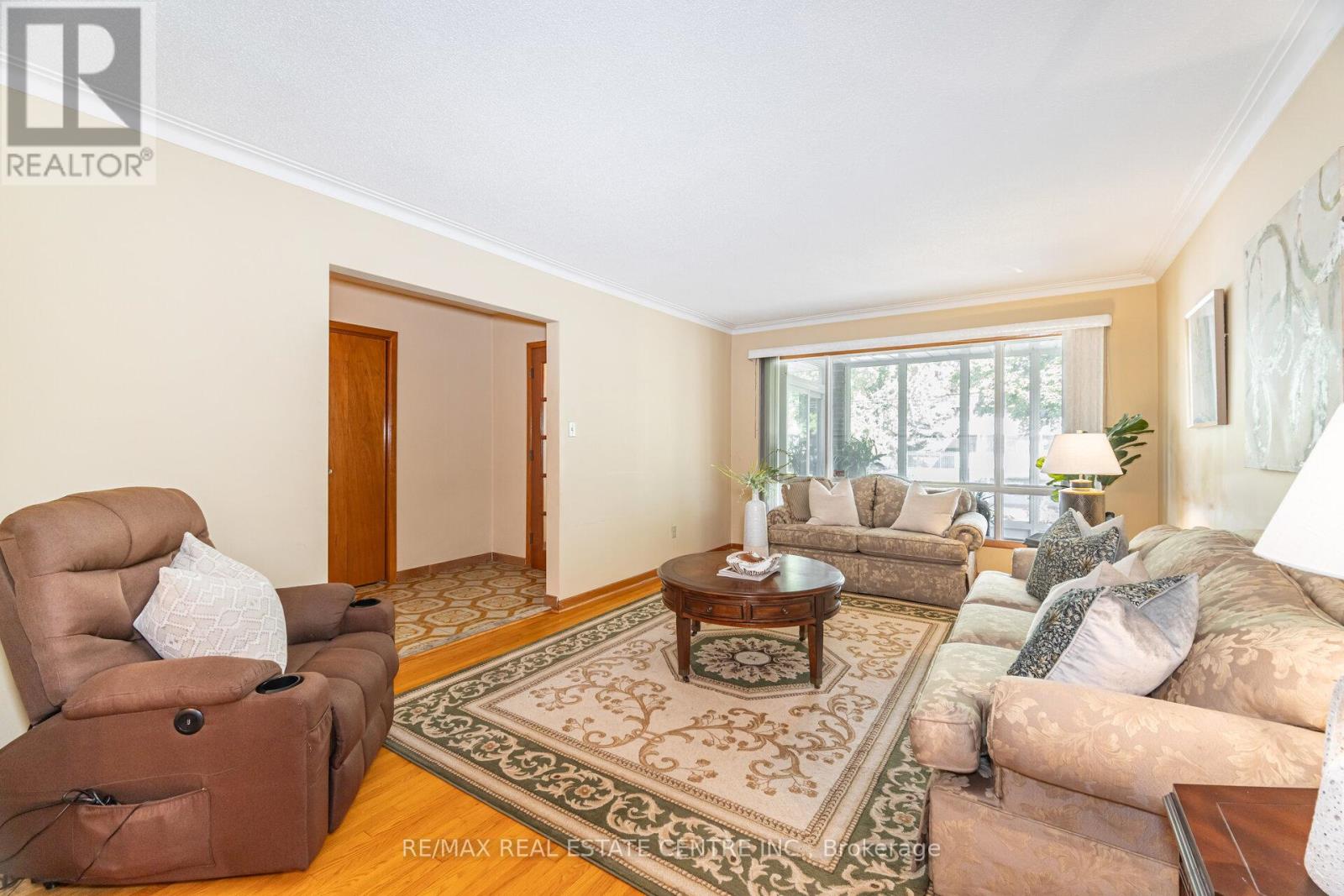 2108 Islington Avenue, Toronto, Ontario  M9P 3N9 - Photo 8 - W12443724