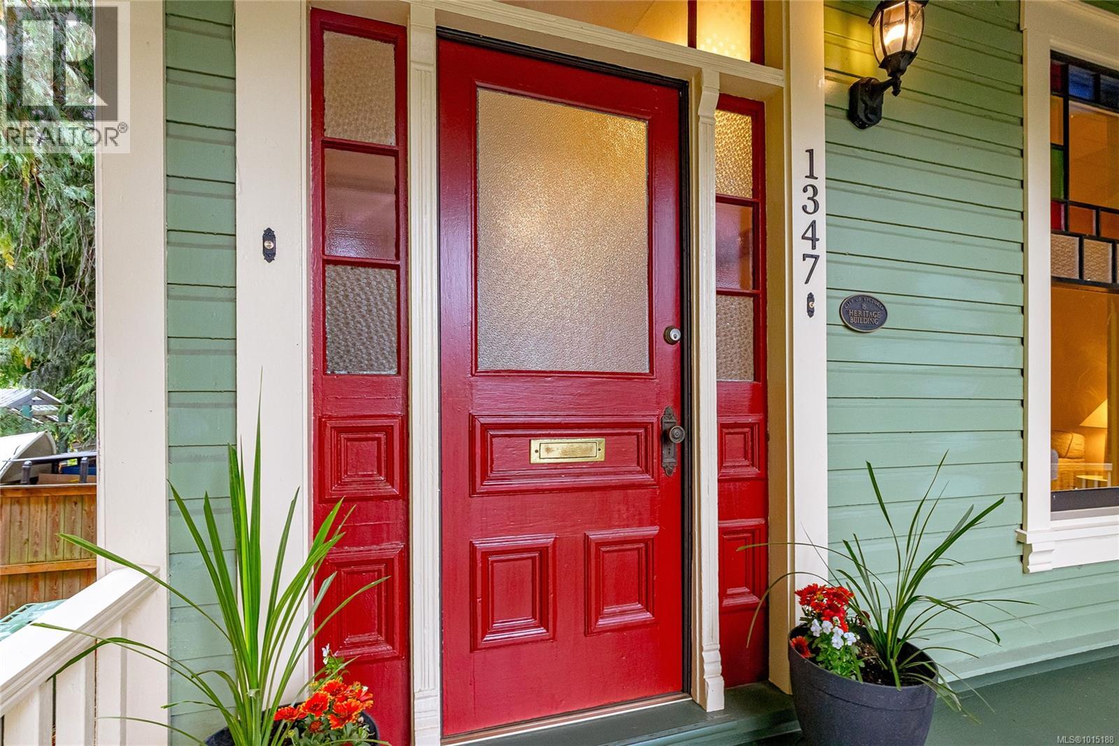 1347 Vining St, Victoria, British Columbia  V8R 1P5 - Photo 7 - 1015188