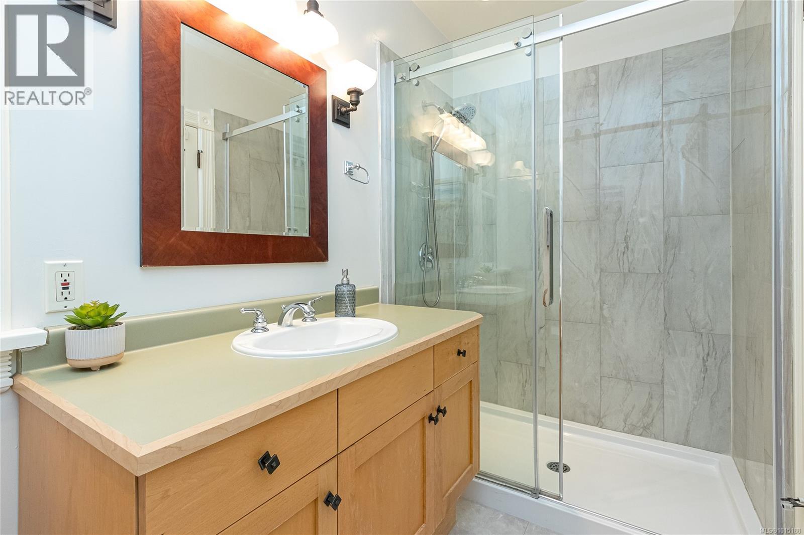 1347 Vining St, Victoria, British Columbia  V8R 1P5 - Photo 30 - 1015188
