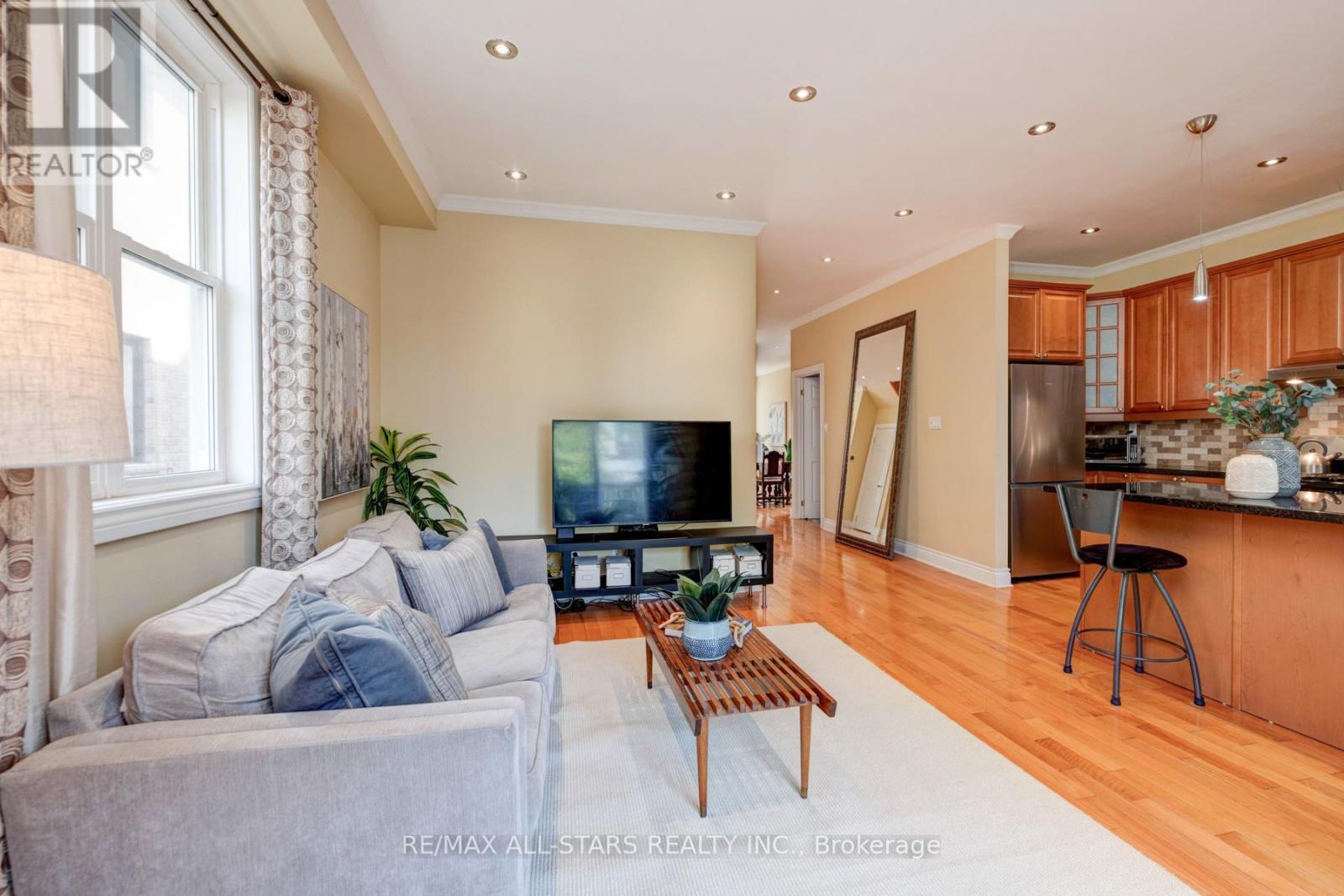 32 Barker Avenue, Toronto (Danforth Village-East York), Ontario  M4C 2N3 - Photo 18 - E12443648