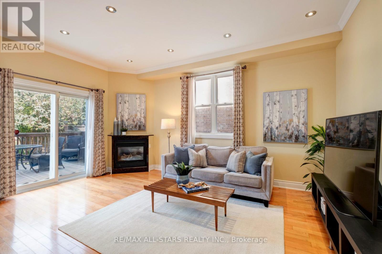 32 Barker Avenue, Toronto (Danforth Village-East York), Ontario  M4C 2N3 - Photo 19 - E12443648