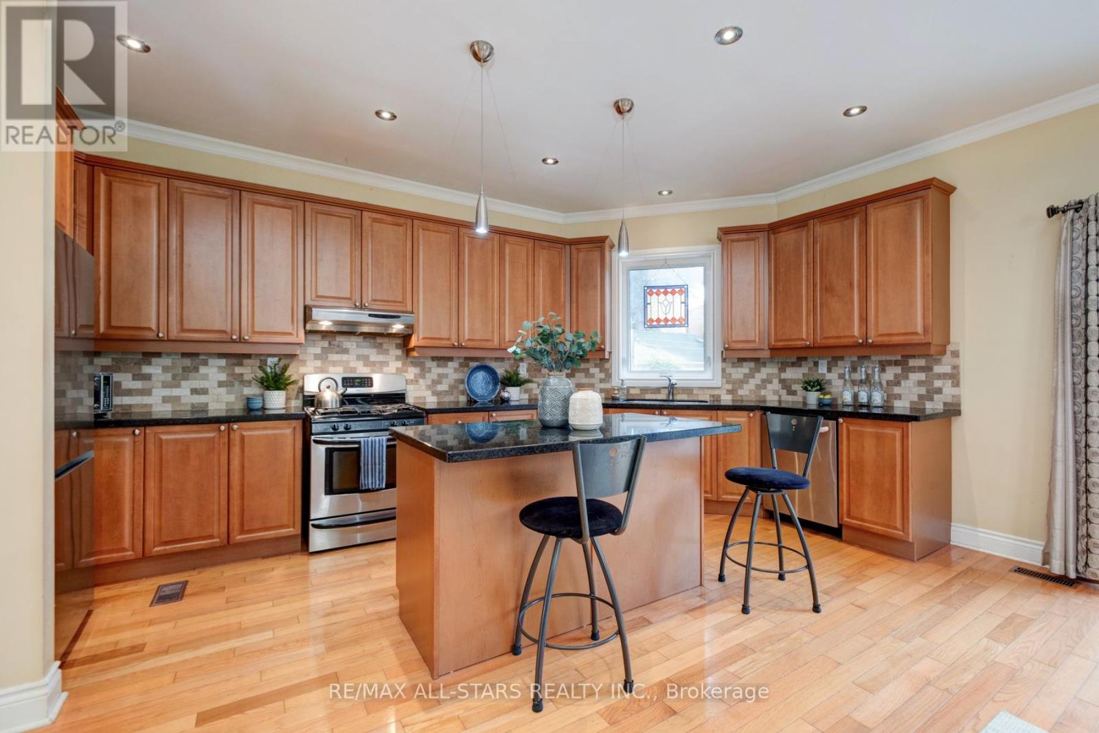 32 Barker Avenue, Toronto (Danforth Village-East York), Ontario  M4C 2N3 - Photo 14 - E12443648