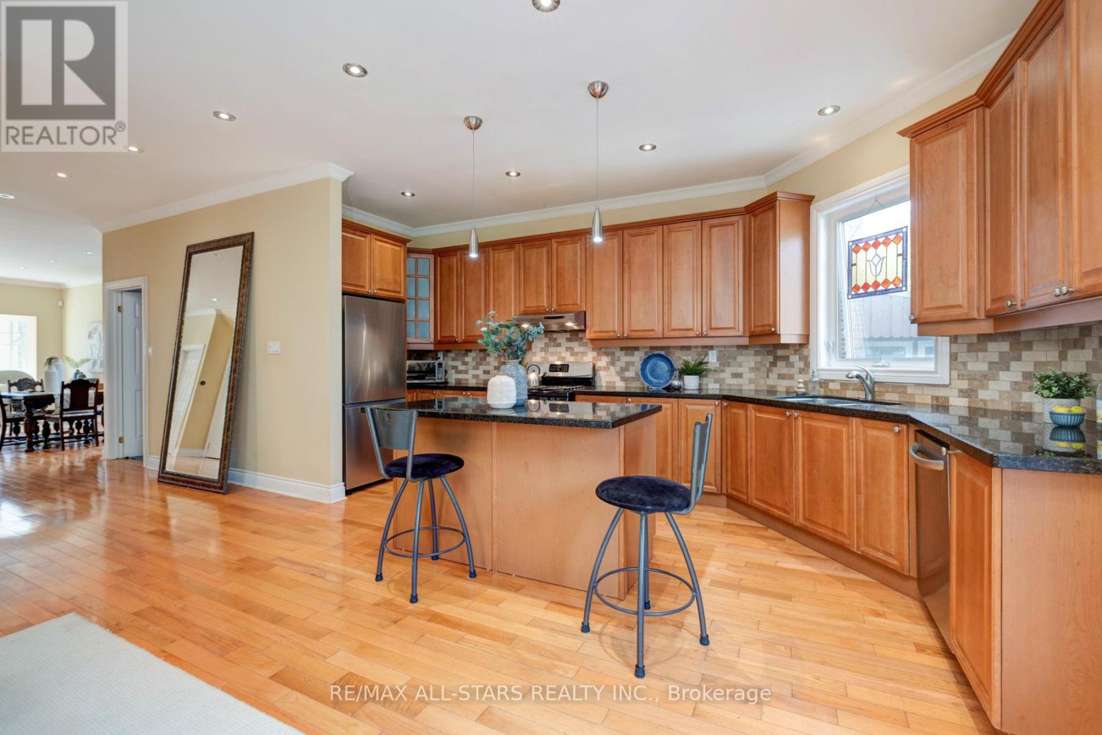 32 Barker Avenue, Toronto (Danforth Village-East York), Ontario  M4C 2N3 - Photo 15 - E12443648