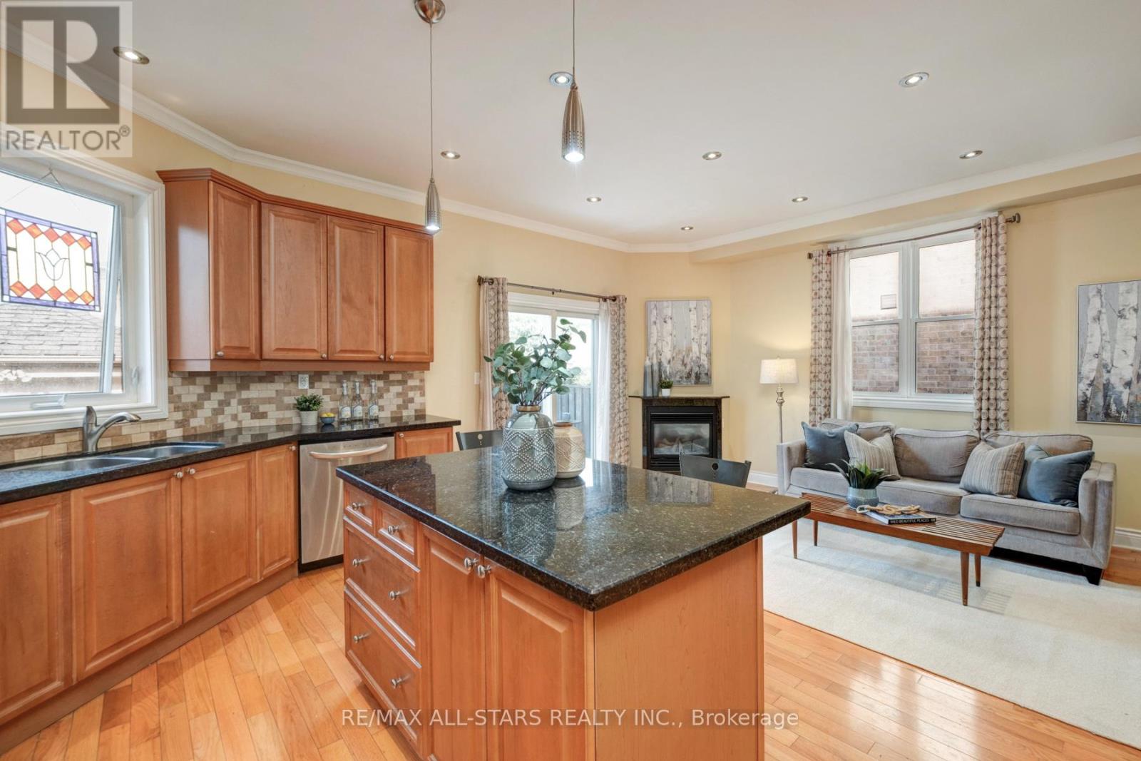 32 Barker Avenue, Toronto (Danforth Village-East York), Ontario  M4C 2N3 - Photo 16 - E12443648