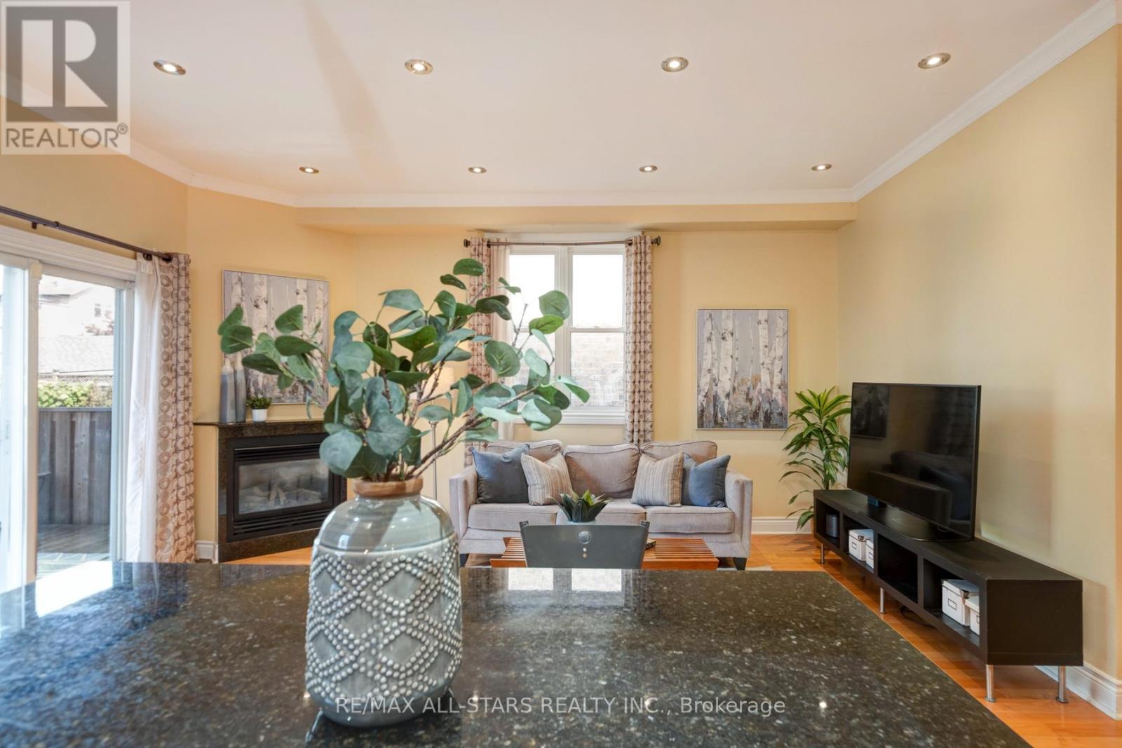 32 Barker Avenue, Toronto (Danforth Village-East York), Ontario  M4C 2N3 - Photo 17 - E12443648