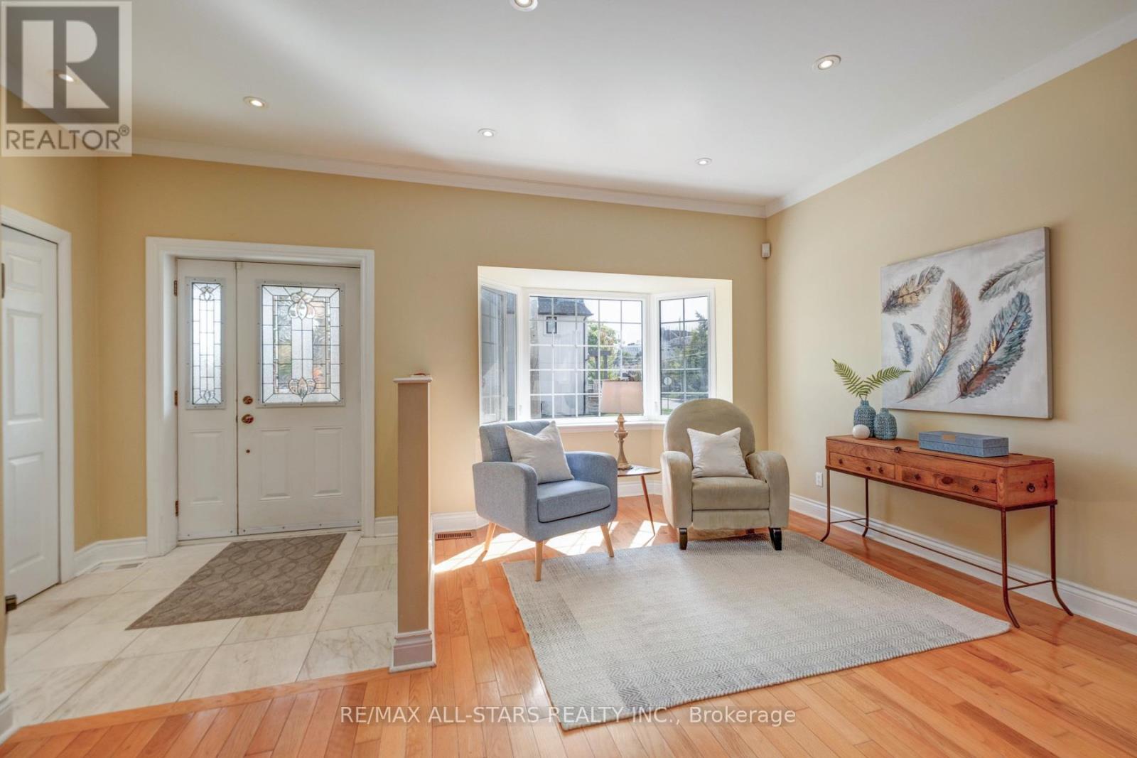 32 Barker Avenue, Toronto (Danforth Village-East York), Ontario  M4C 2N3 - Photo 5 - E12443648
