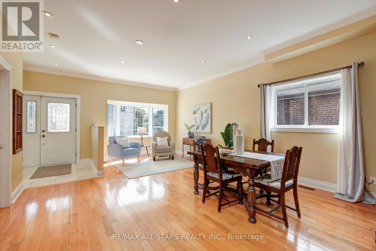 32 Barker Avenue, Toronto (Danforth Village-East York), Ontario  M4C 2N3 - Photo 7 - E12443648