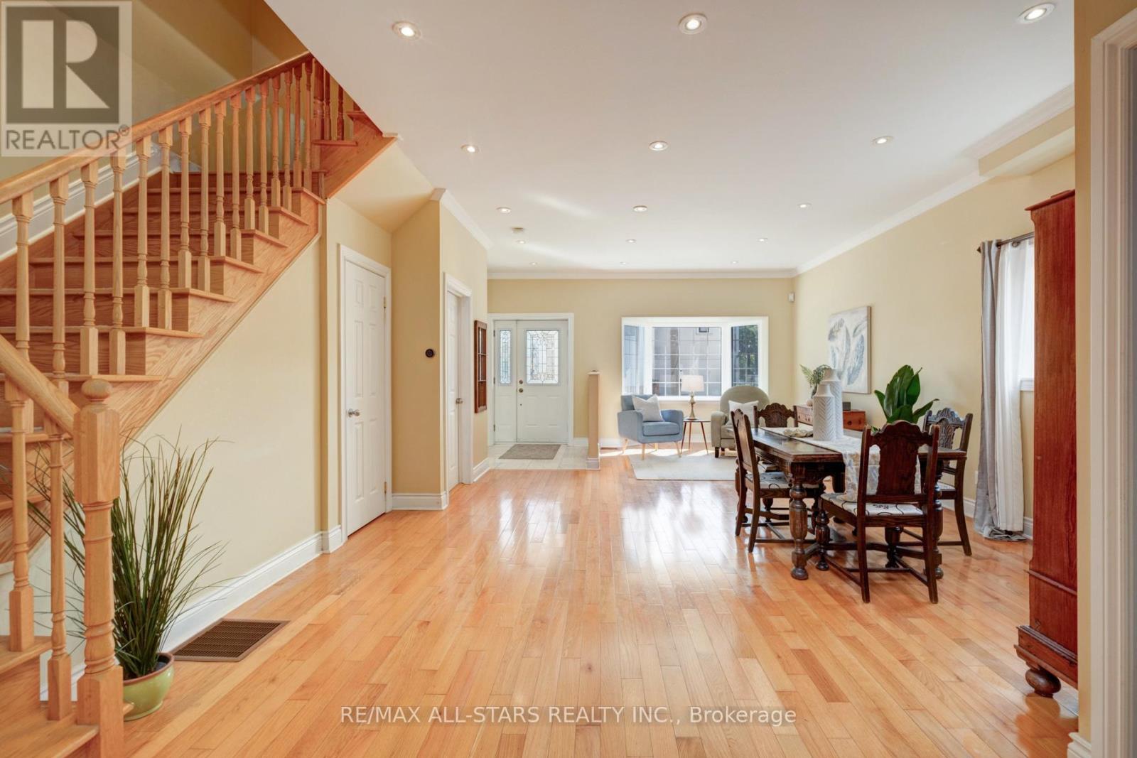 32 Barker Avenue, Toronto (Danforth Village-East York), Ontario  M4C 2N3 - Photo 8 - E12443648