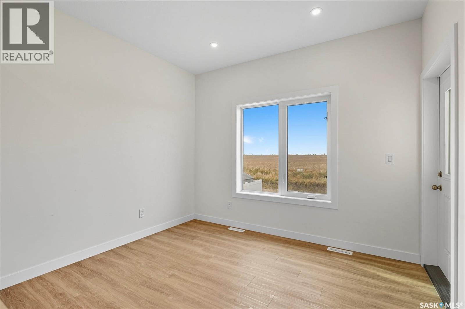 92 Diefenbaker Avenue, Hague, Saskatchewan  S0K 1X0 - Photo 17 - SK020065