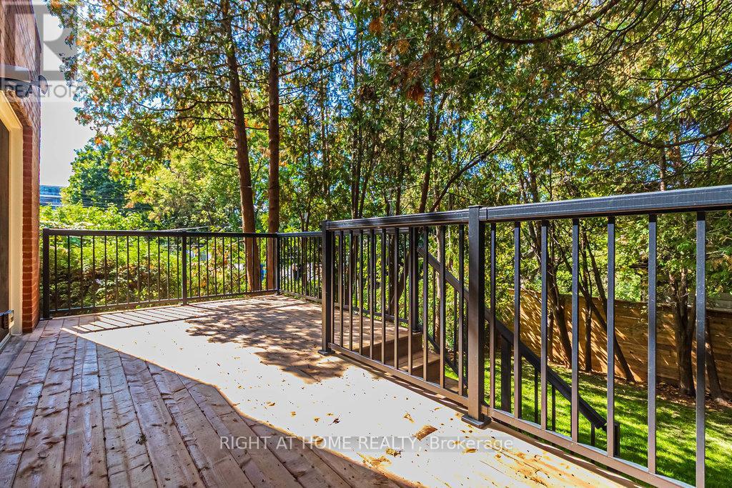 24 Strathcona Avenue S, Hamilton, Ontario  L8P 4H9 - Photo 25 - X12443662