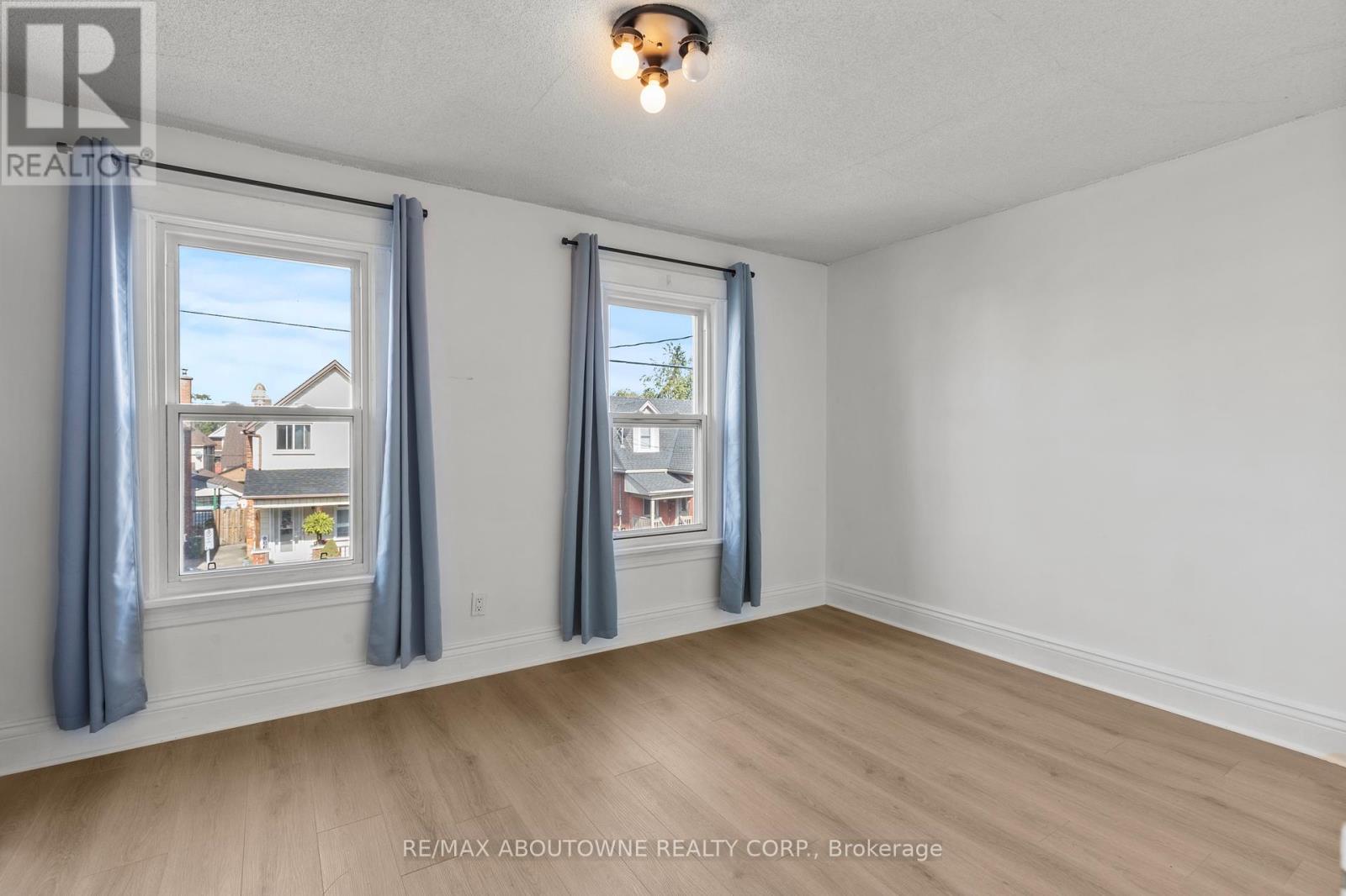 26 Rosemont Avenue, Hamilton, Ontario  L8L 2M3 - Photo 13 - X12443684