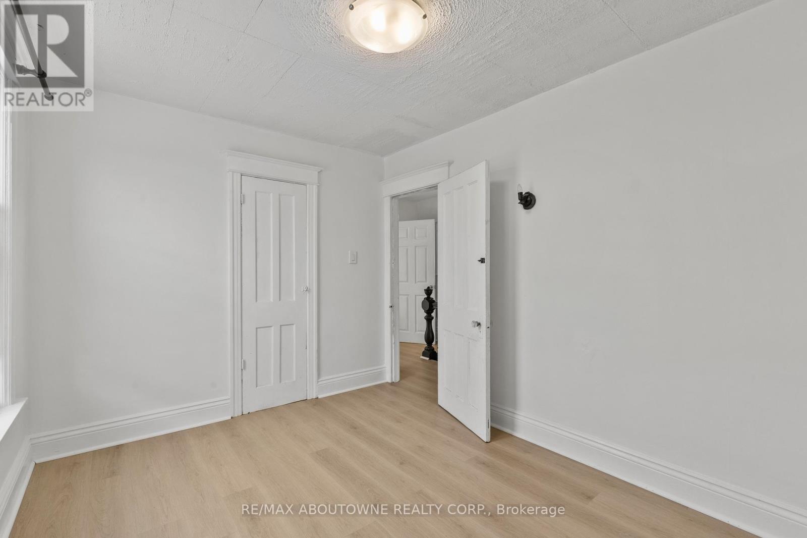 26 Rosemont Avenue, Hamilton, Ontario  L8L 2M3 - Photo 15 - X12443684