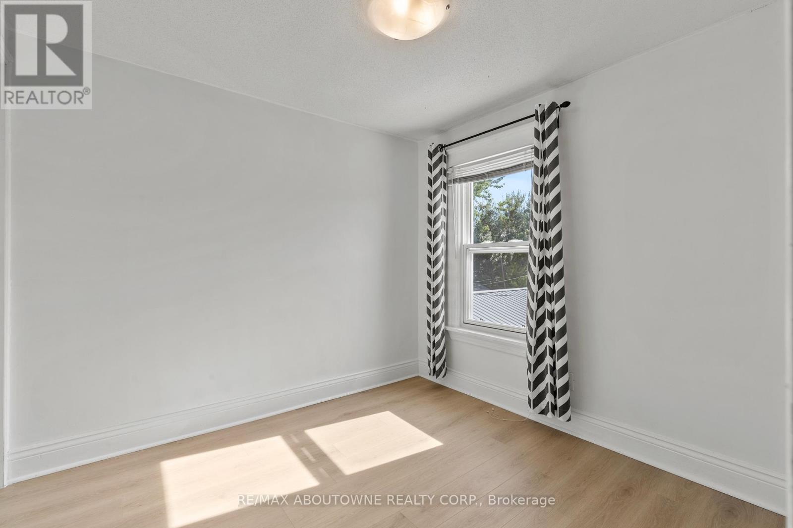 26 Rosemont Avenue, Hamilton, Ontario  L8L 2M3 - Photo 16 - X12443684