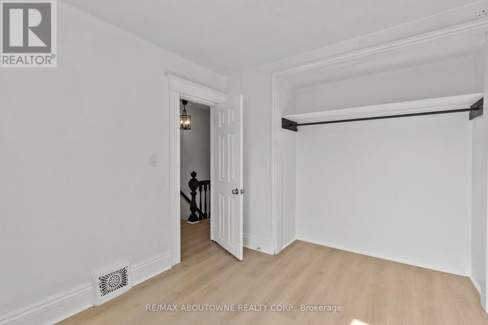 26 Rosemont Avenue, Hamilton, Ontario  L8L 2M3 - Photo 17 - X12443684