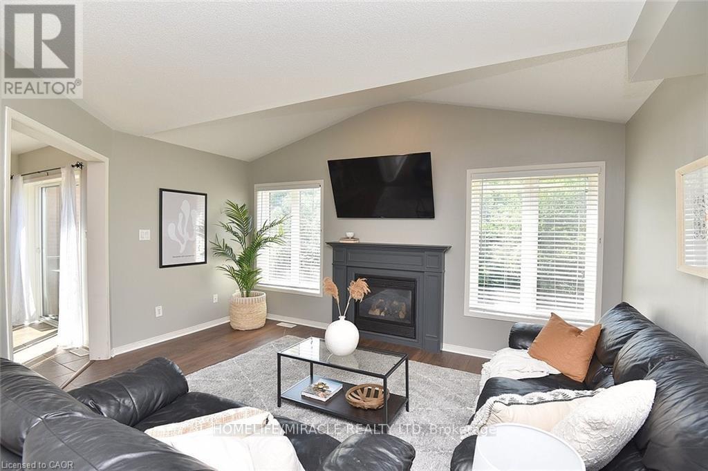 97 Barrett Avenue, Brantford, Ontario  N3S 0B4 - Photo 11 - X12443699