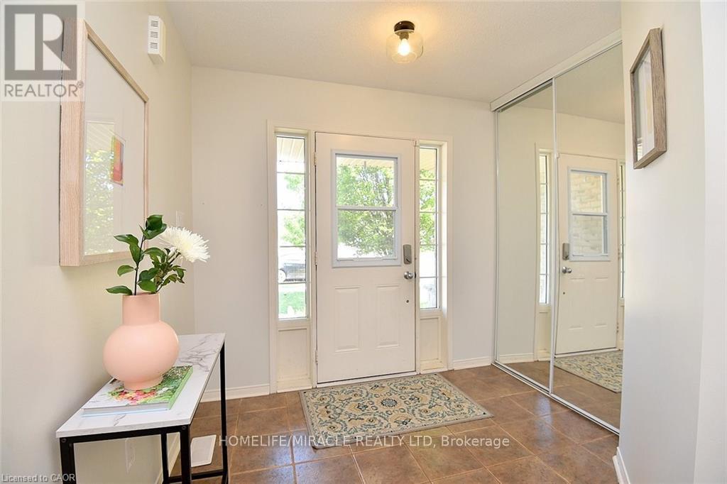 97 Barrett Avenue, Brantford, Ontario  N3S 0B4 - Photo 5 - X12443699