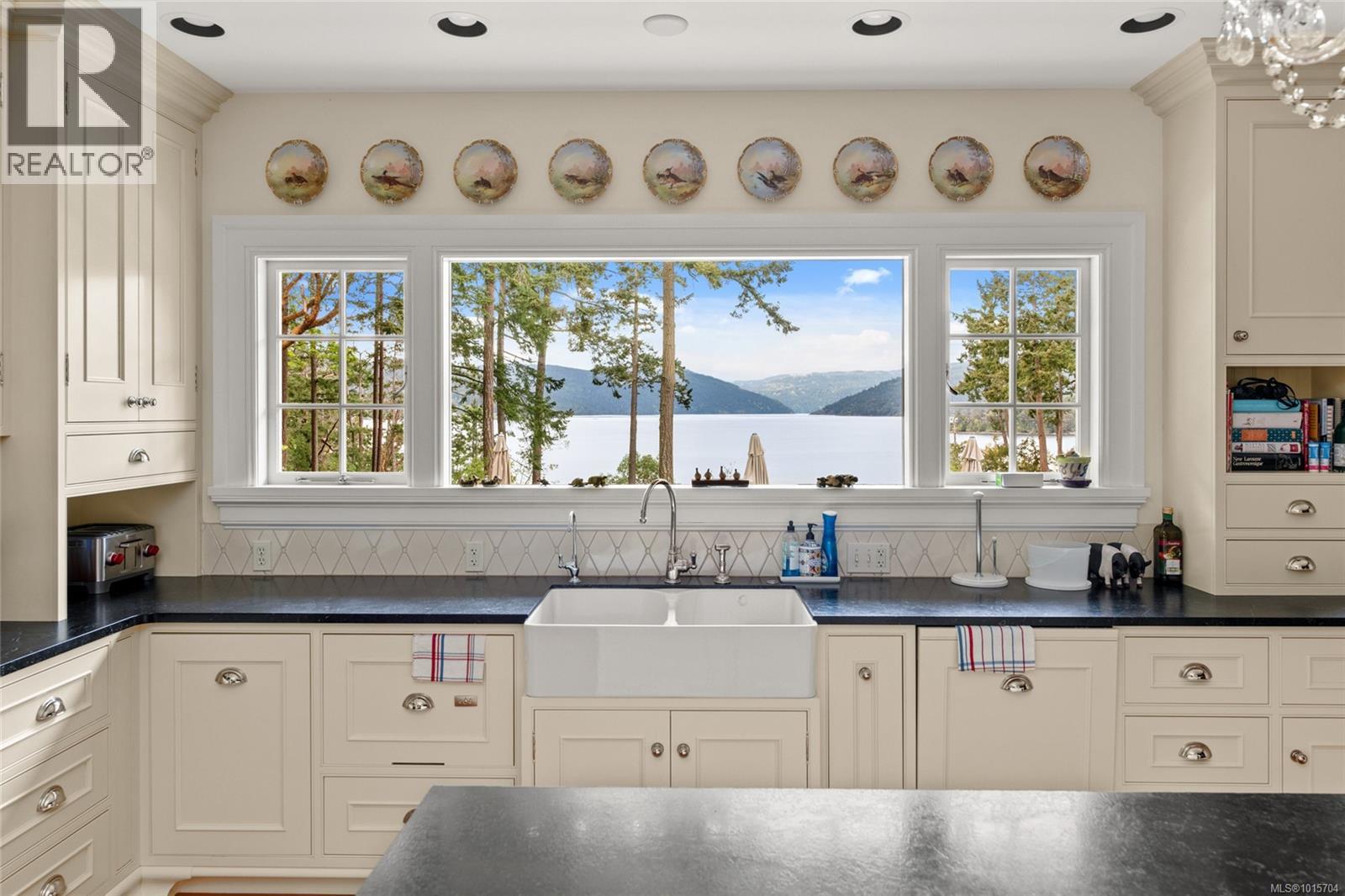 605 Senanus Dr, Central Saanich, British Columbia  V8M 1S6 - Photo 12 - 1015704