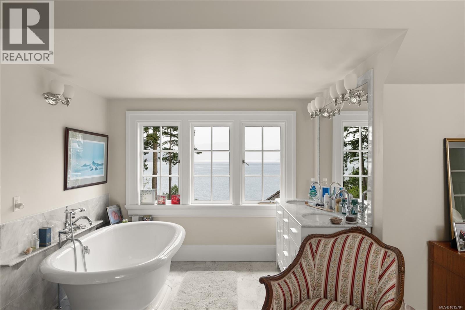 605 Senanus Dr, Central Saanich, British Columbia  V8M 1S6 - Photo 38 - 1015704