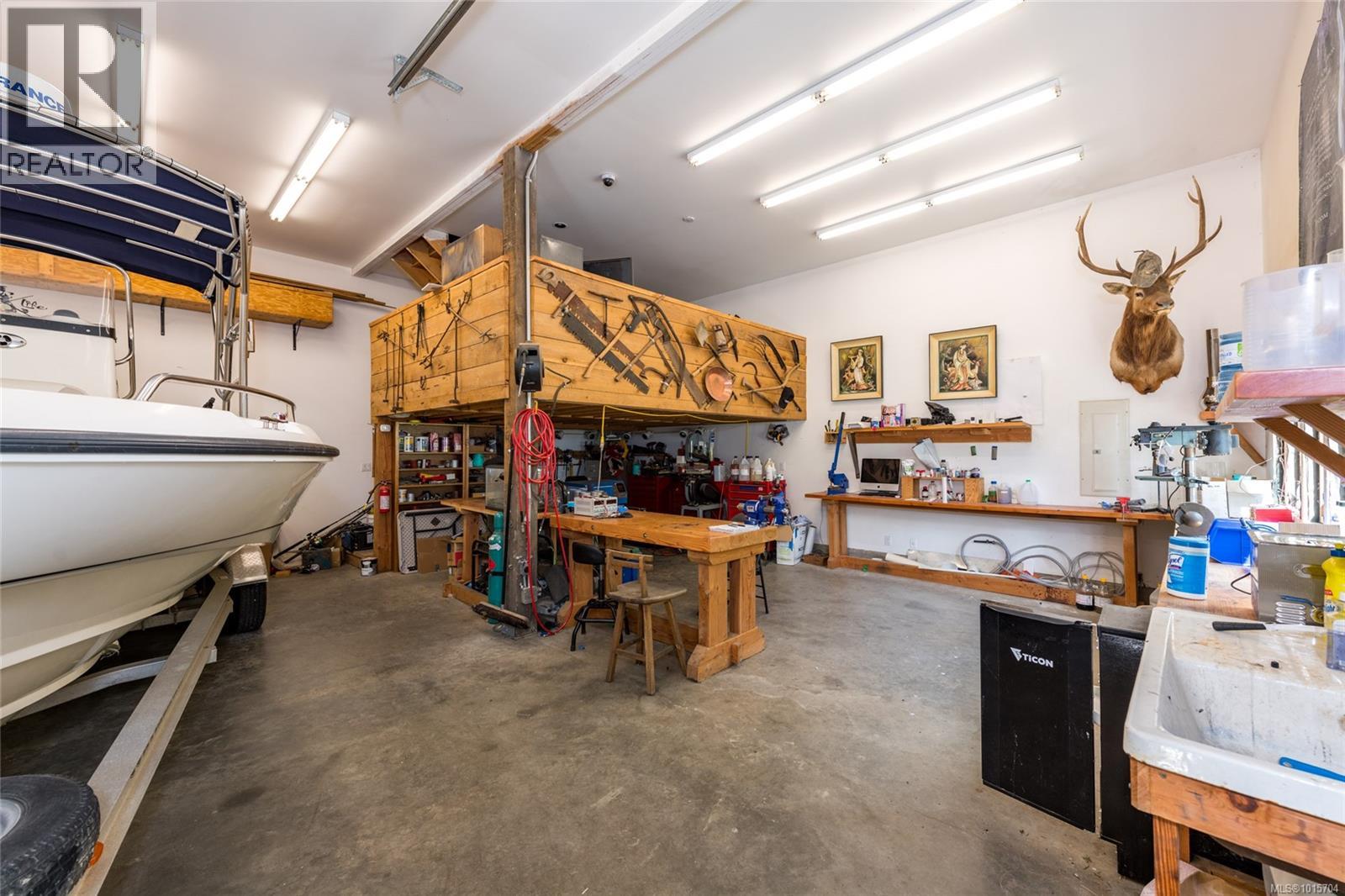 605 Senanus Dr, Central Saanich, British Columbia  V8M 1S6 - Photo 64 - 1015704