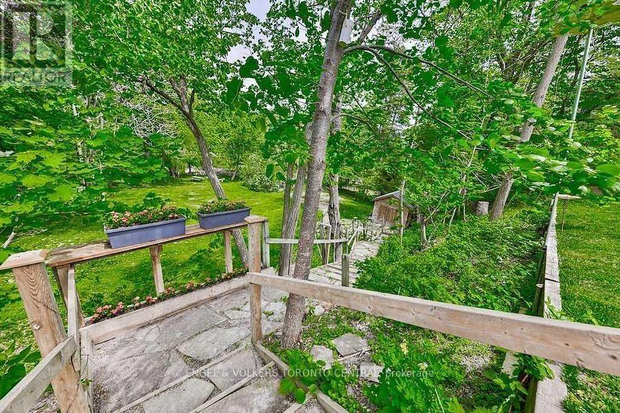 1327 Mineola Gardens, Mississauga, Ontario  L5G 3Y5 - Photo 12 - W12440369