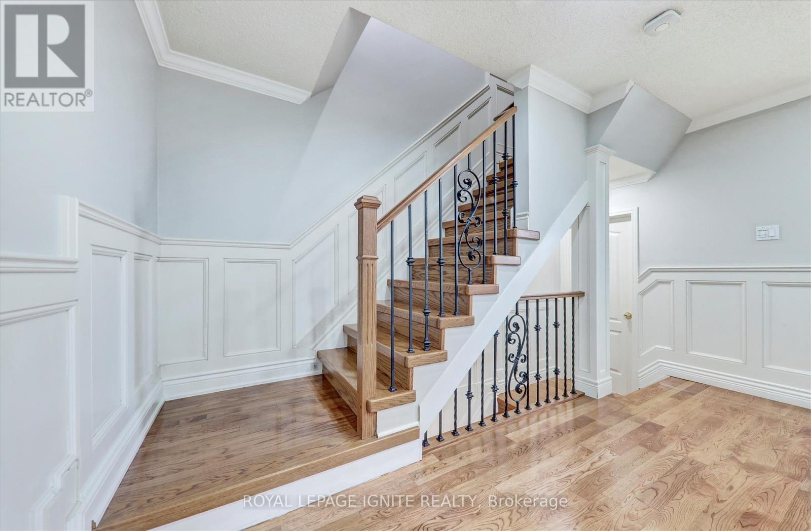 3929 Milkwood Crescent, Mississauga, Ontario  L5N 8H2 - Photo 9 - W12443302