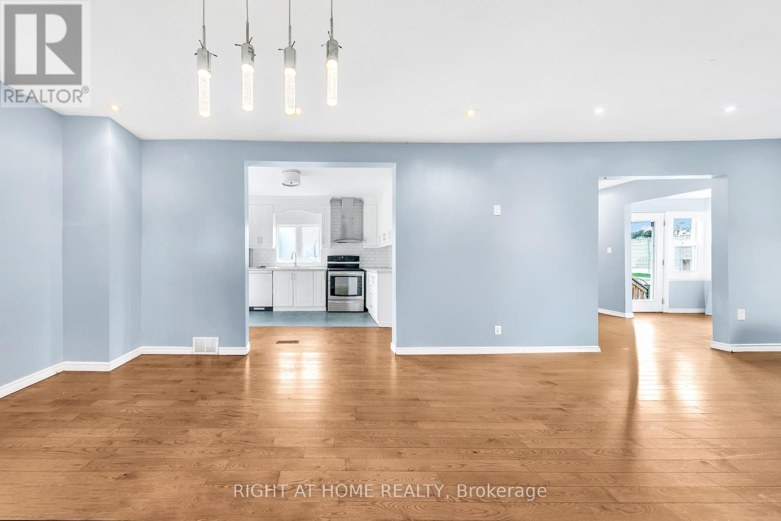 7 Maywood Avenue, St. Catharines, Ontario  L2R 1C4 - Photo 12 - X12433188
