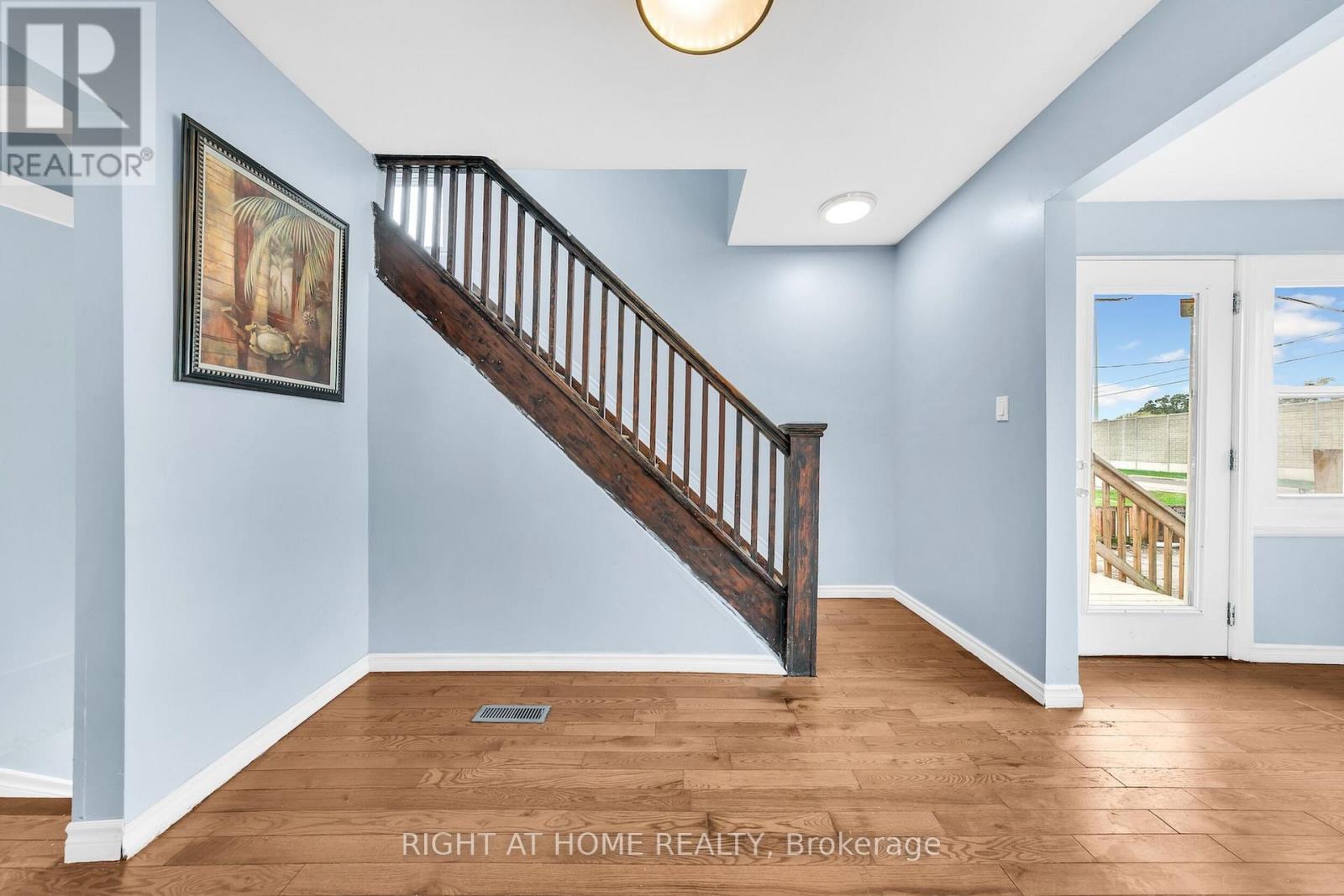 7 Maywood Avenue, St. Catharines, Ontario  L2R 1C4 - Photo 29 - X12433188