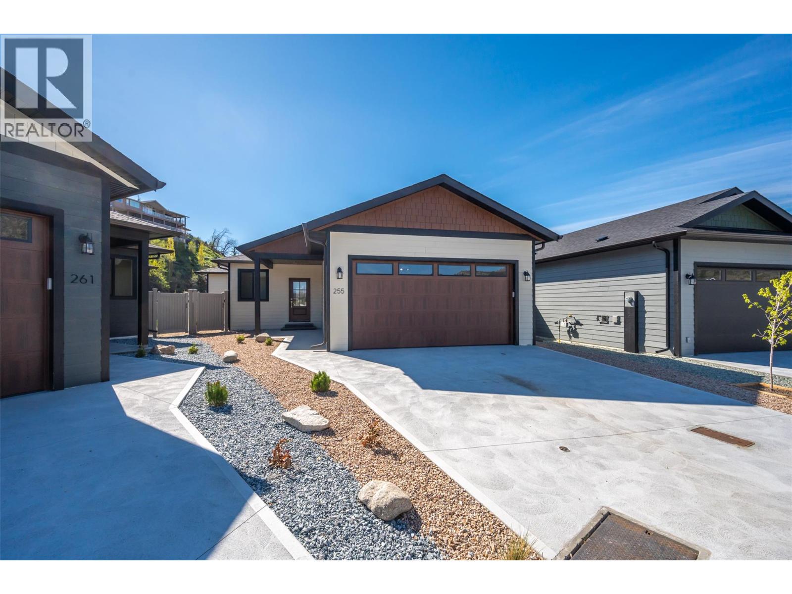 255 BENTGRASS Avenue, oliver, British Columbia