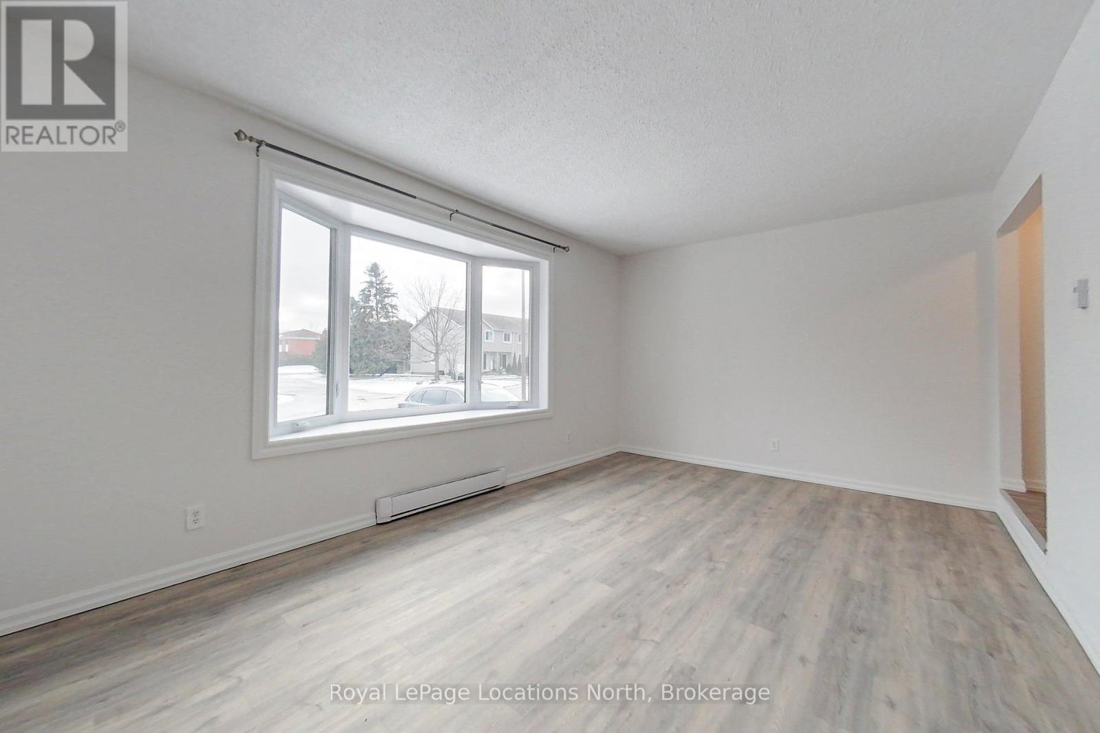 11 Watts Crescent, Collingwood, Ontario  L9Y 4H1 - Photo 3 - S12443963