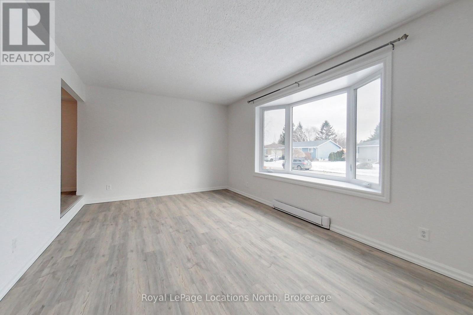 11 Watts Crescent, Collingwood, Ontario  L9Y 4H1 - Photo 4 - S12443963