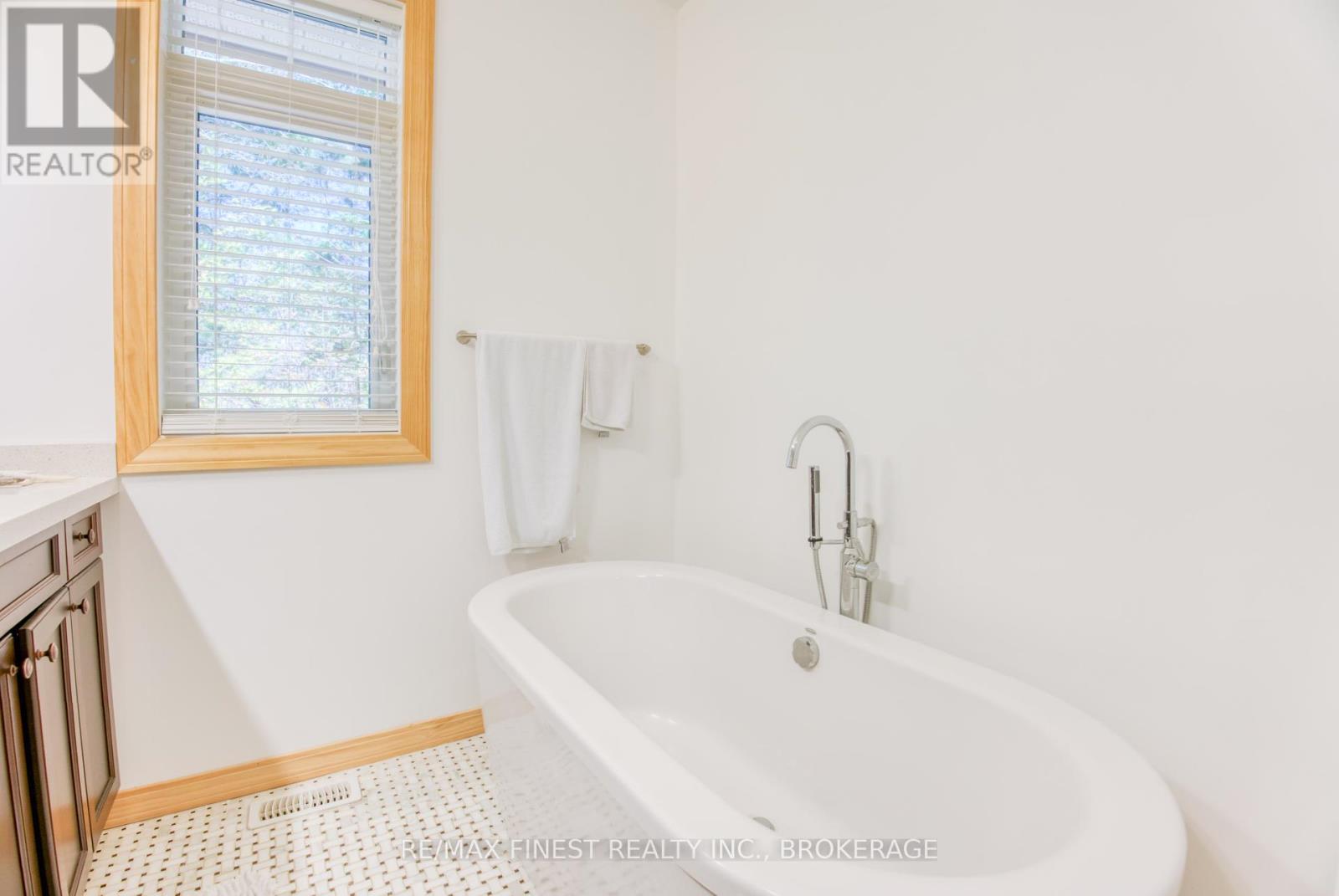 1102b Bebris Road, Central Frontenac, Ontario  K0H 1B0 - Photo 23 - X12443966
