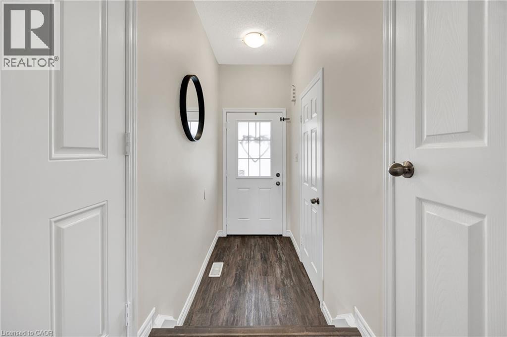 252 Countrystone Crescent, Kitchener, Ontario  N2N 3S2 - Photo 4 - 40776312