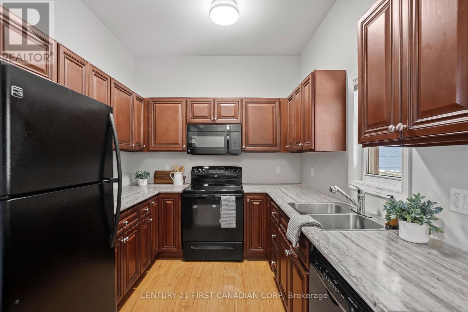 81 Langarth Street W, London South, Ontario  N6J 1P5 - Photo 11 - X12443958