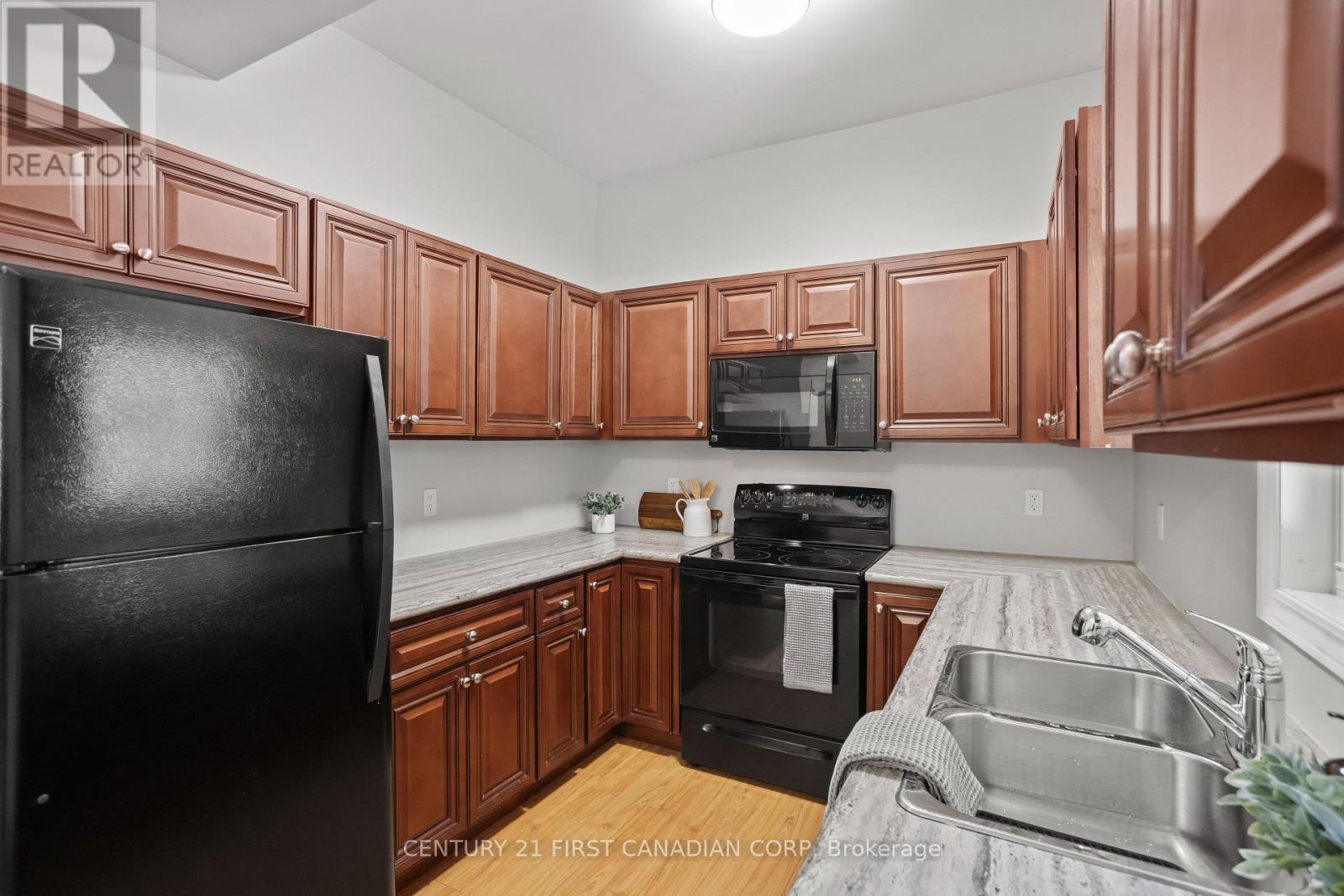 81 Langarth Street W, London South, Ontario  N6J 1P5 - Photo 12 - X12443958