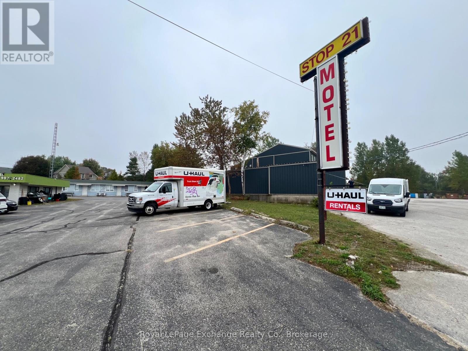 278 Railway Street, Saugeen Shores, Ontario  N0H 2L0 - Photo 2 - X12443980