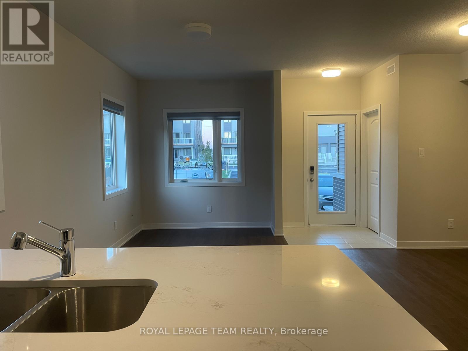 914 Lillian Freiman Private, Ottawa, Ontario  K2J 7K8 - Photo 2 - X12443944