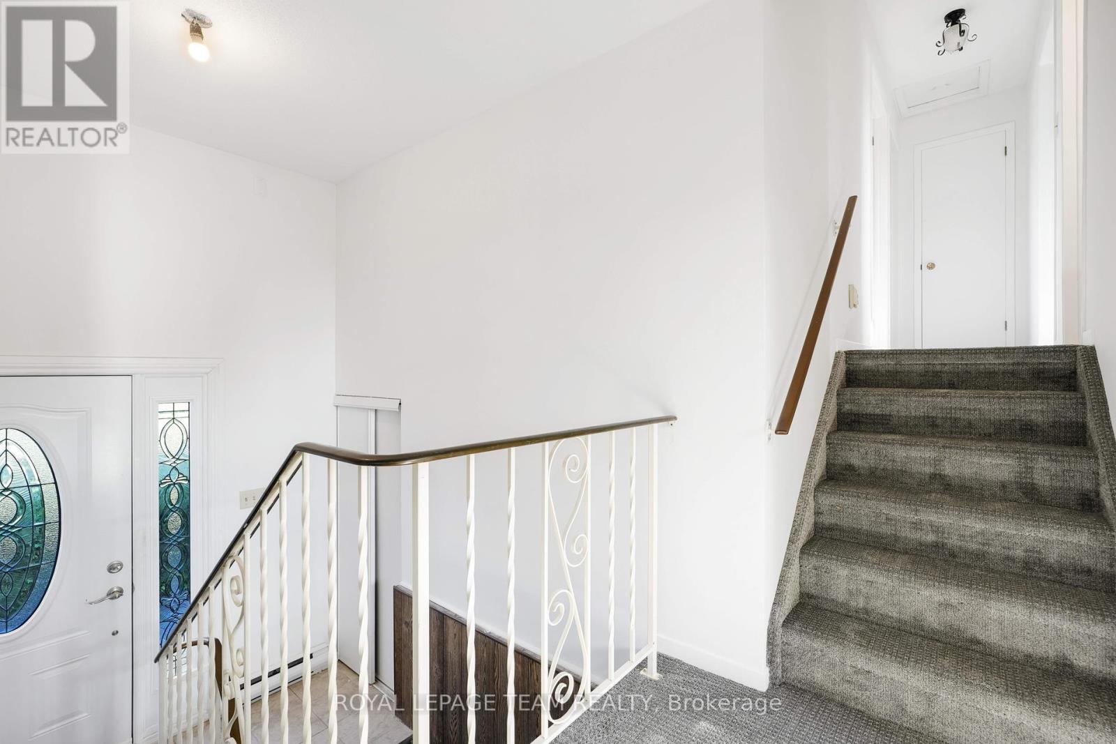 1991 Kingsdale Avenue, Ottawa, Ontario  K1T 1H9 - Photo 5 - X12443949