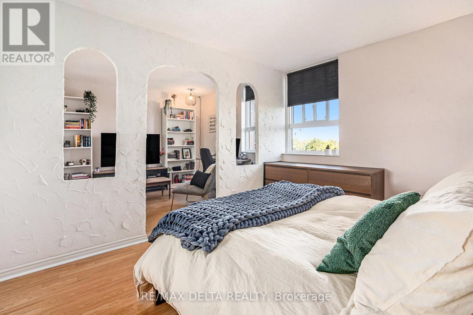 513 - 2020 Jasmine Crescent, Ottawa, Ontario  K1J 8K5 - Photo 8 - X12443979